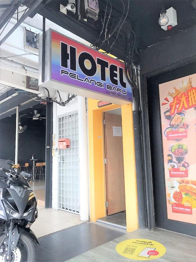 جوهر بهرو Oyo 90465 Pelangi Baru Hotel المظهر الخارجي الصورة